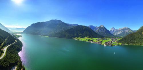 Blick-in-Richtung-Pertisau-am-Achensee-min