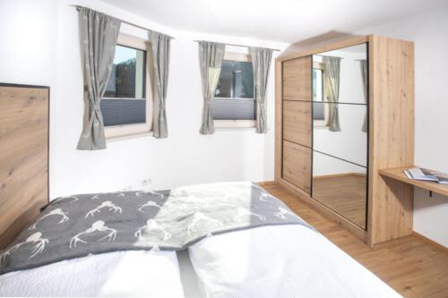 Firm21 FewoSchw.136-min